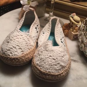 New: Child’s warm weather shoe Size 7.